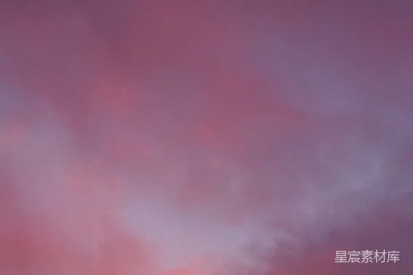 高清摄影 天边飞机在夕阳下飞行