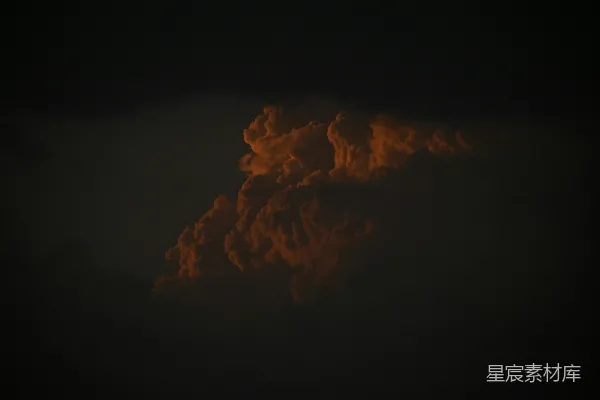 高清摄影 夜空中一大片云雾
