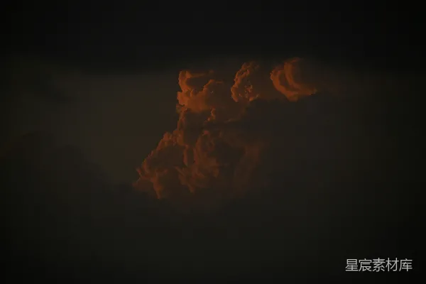高清摄影 夜空中的橙色云雾