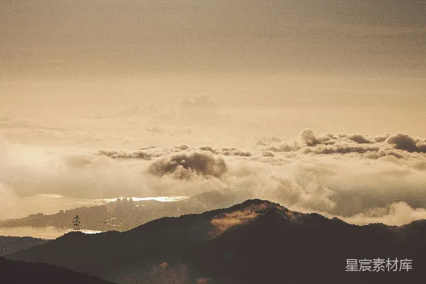 高清摄影 云中的山峰