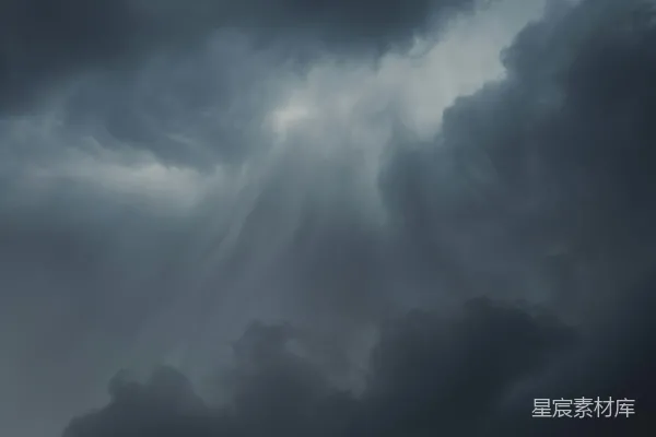 高清摄影 一架飞机穿过阴暗的云层 skies