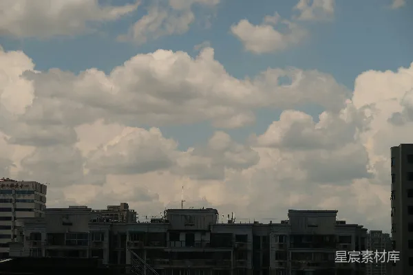 高清摄影 一组建筑上面有云朵