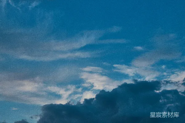 高清摄影 白天蓝白相间的阴天天空