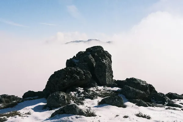 高清摄影 山顶覆盖着白雪的山峰