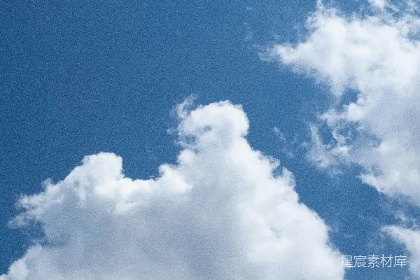 高清摄影 一架飞机在蓝云的天空中飞行