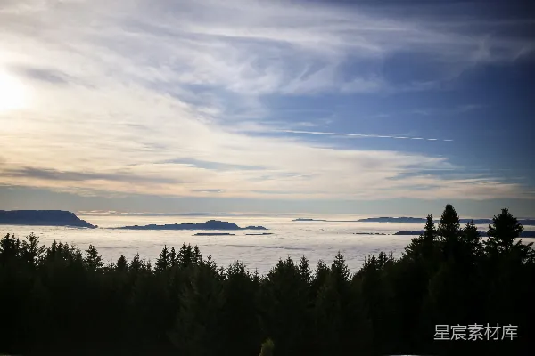 高清摄影 山巅远眺天空与树木的景象