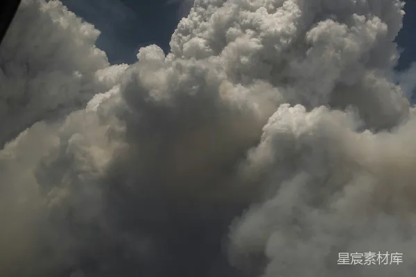 高清摄影 天空中一大片云朵