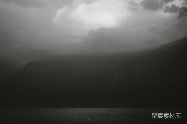高清摄影 一幅黑白照片中的水域