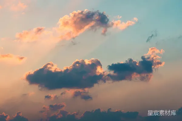 高清摄影 柔和夕阳下的白云状云絮