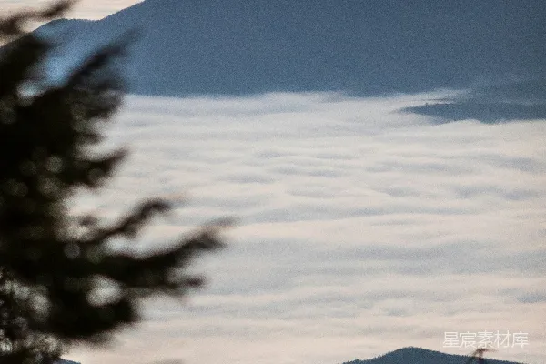 高清摄影 远处山峦与云彩的景色