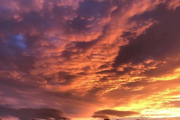 高清摄影 夕阳时的天空如云一般。