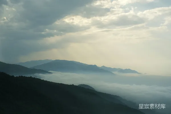高清摄影 山中雾气弥漫的一景