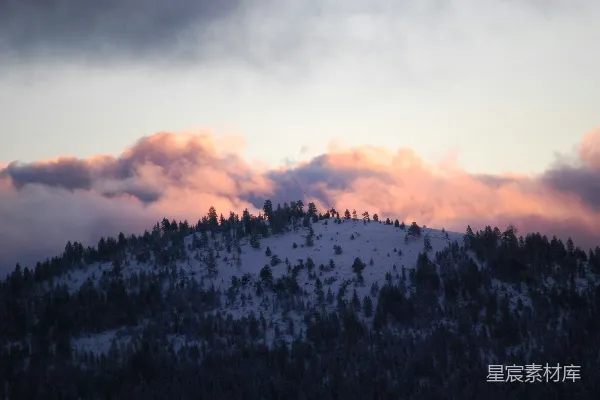 高清摄影 夕阳下的雪山云海