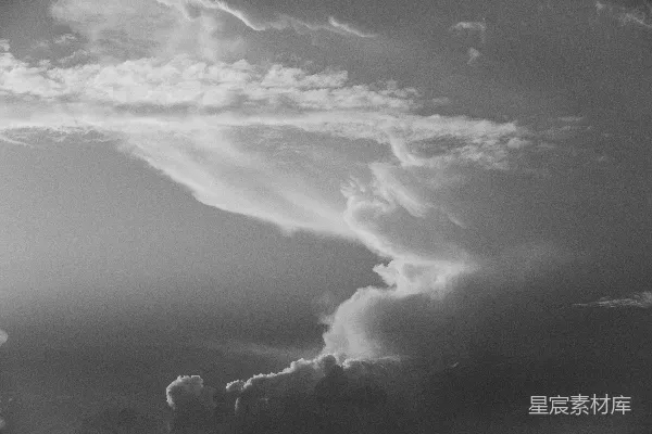 高清摄影 天空中乌云密布，景象 dramatic