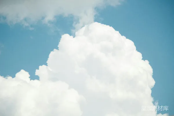 高清摄影 天空中一架飞机在云的日子