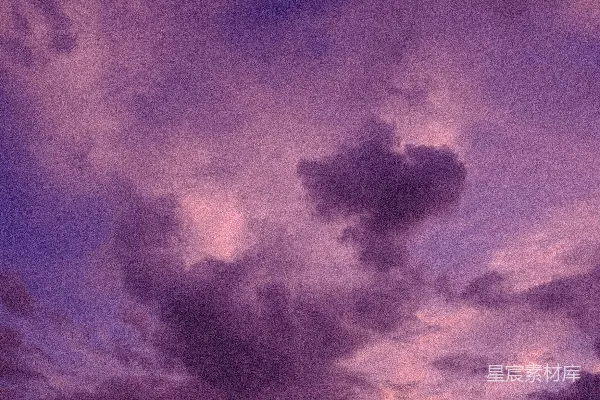 高清摄影 满天紫色的天空中飘着许多云朵