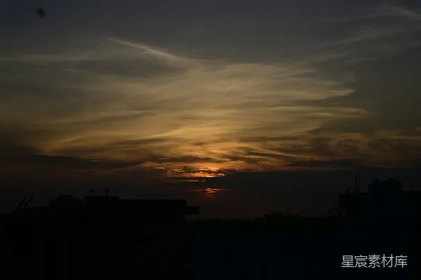 高清摄影 天边的城市正落下夕阳。