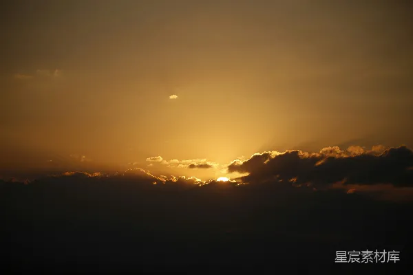 高清摄影 金光下的云影