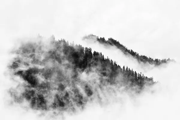 高清摄影 笼罩在薄雾中的山峦全景