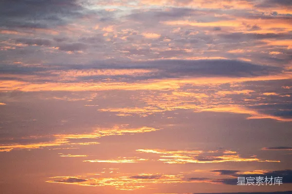 高清摄影 多彩的夕阳将天空染成一片云霞。