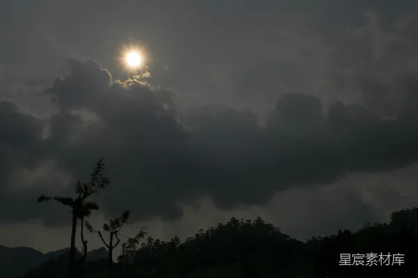 高清摄影 山间阳光透过云层