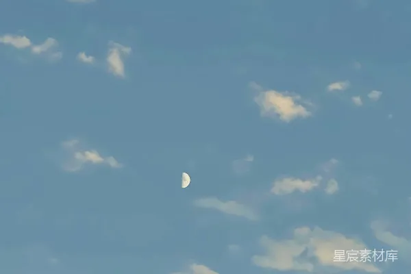 高清摄影 蓝天白云明月