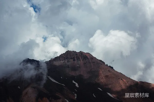 高清摄影 云中的山峦