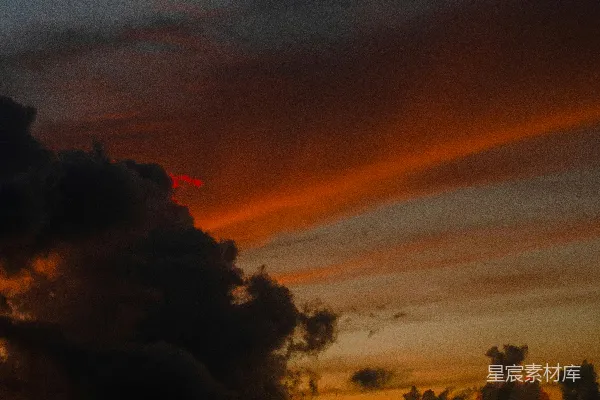 高清摄影 夕阳余晖中有云朵