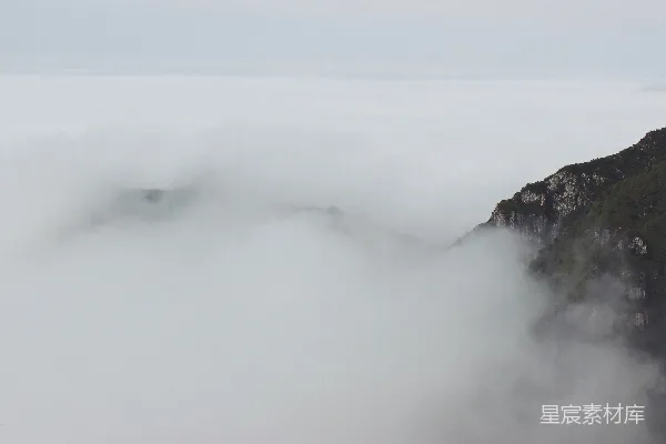 高清摄影 山旁白云