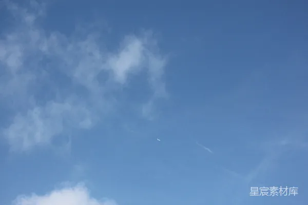高清摄影 风筝在天空中高飞。