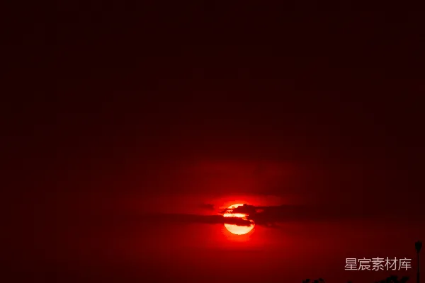 高清摄影 夕阳下的山影