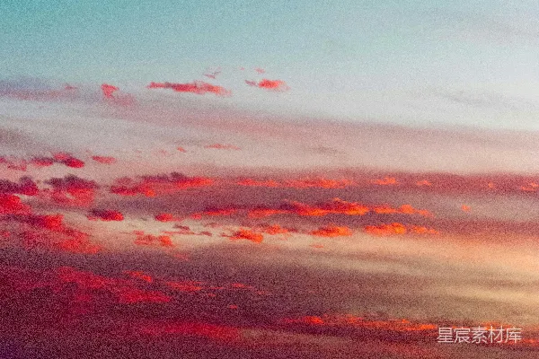 高清摄影 白天红蓝相间的云彩天空