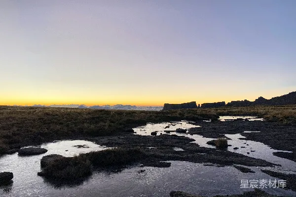 高清摄影 白天靠近岩石的水面