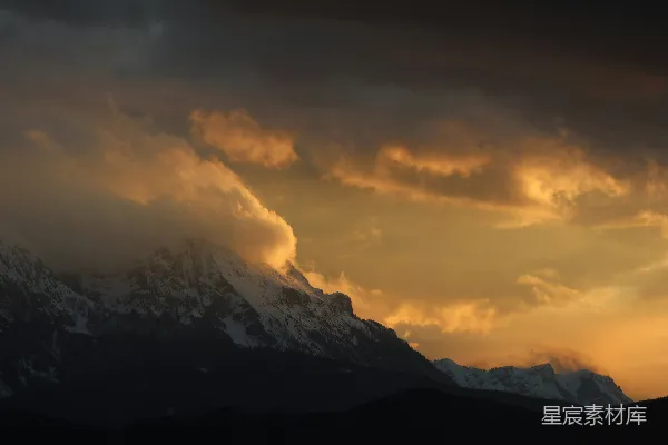 高清摄影 金色时刻的阿尔卑斯山峦