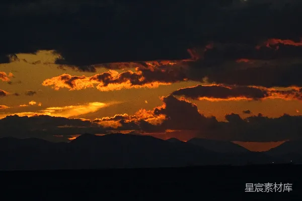 高清摄影 夕阳下山峦的轮廓