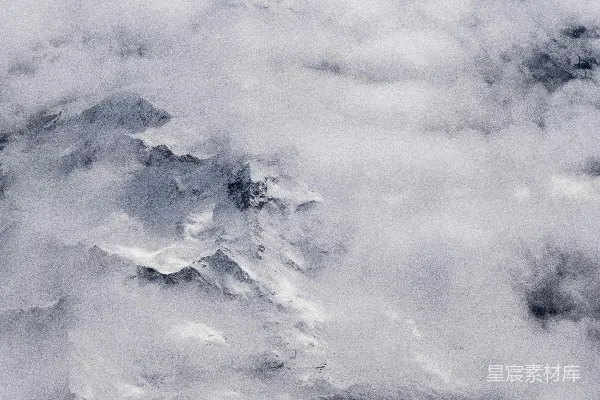 高清摄影 山顶被云层覆盖的景象