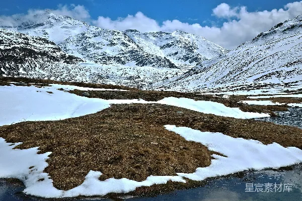 高清摄影 白雪覆盖的山峦山脉
