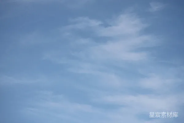 高清摄影 一个男人在蓝天中放风筝