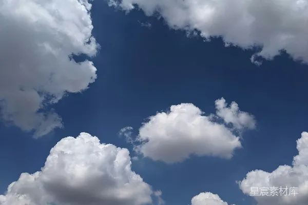 高清摄影 蓝天白云下有一架飞机在天空中飞行