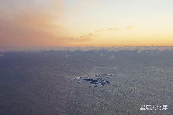 高清摄影 金色天空下的水面