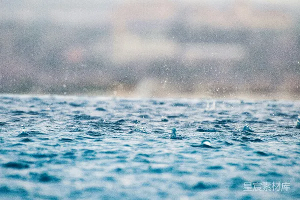 高清摄影 水面上的水滴特写摄影