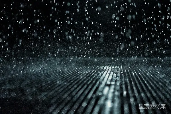 高清摄影 夜间滴答的雨滴