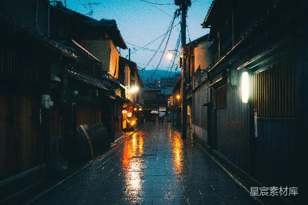 高清摄影 房子之间的空旷小径