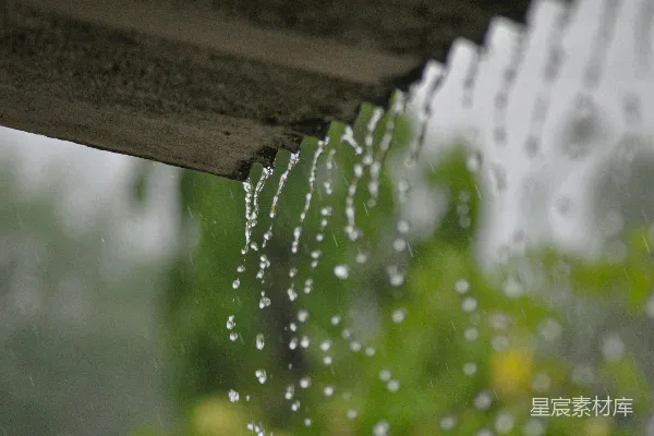 高清摄影 有水流过的雨水槽