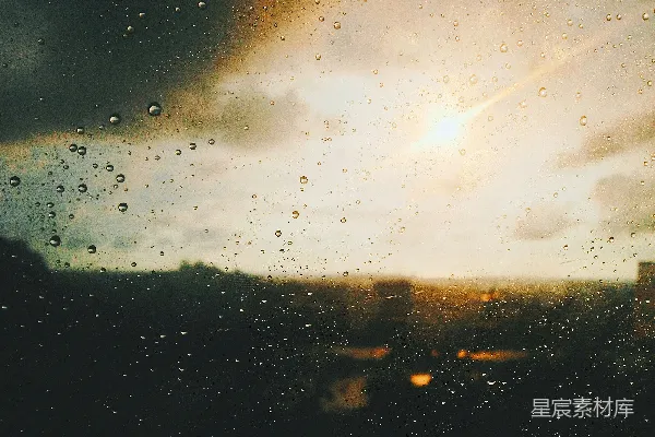 高清摄影 玻璃上的露珠