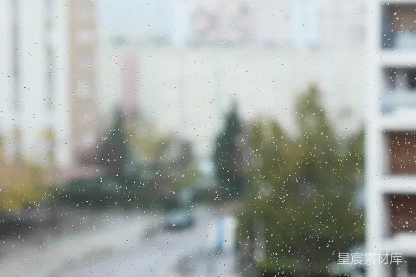 高清摄影 从窗户望出去的城市街道的一片模糊景象