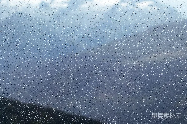 高清摄影 白天山的轮廓在白云间