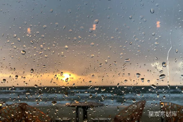 高清摄影 透过雨窗看海的一角