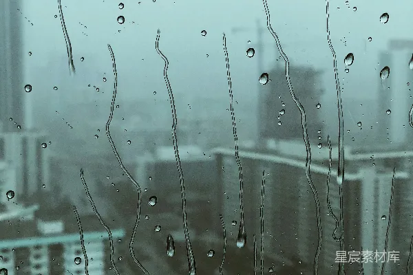 高清摄影 玻璃窗上附着水滴的城市景色