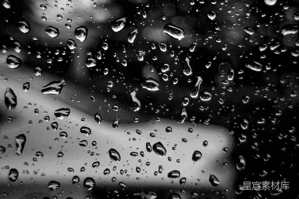 高清摄影 一幅黑白照片中的雨滴落在窗户上